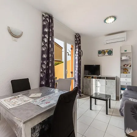 Apartment Family-friendly Apt In Agde